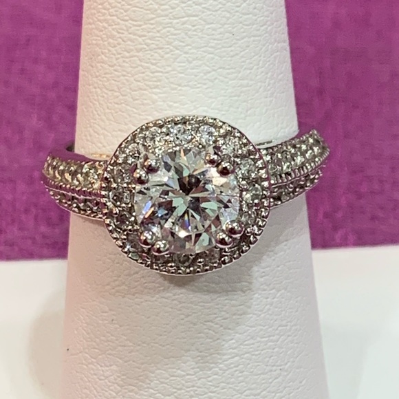 Jewelry - Vintage Crystal Halo engagement ring.